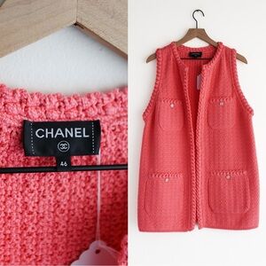 Chanel boutique coral knit vest cc buttons size 46